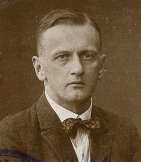 Attēls no 1927. gadā izsniegtās Latvijas Republikas pases.