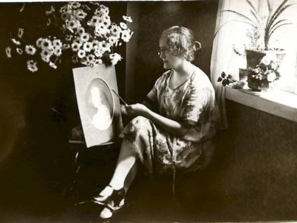 1. att. Minna Kaktiņa. Ap 1929. gadu. Autors nezināms. AVMM krājuma priekšmets Nr. AiVMM 8772.