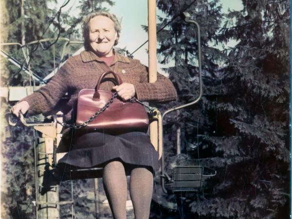 1. attēls. Saimniecības strādnieku ekskursija uz Karpatiem 1987. gads. Privātkolekcija. 1. attēls. Saimniecības strādnieku ekskursija uz Karpatiem 1987. gads. Privātkolekcija.