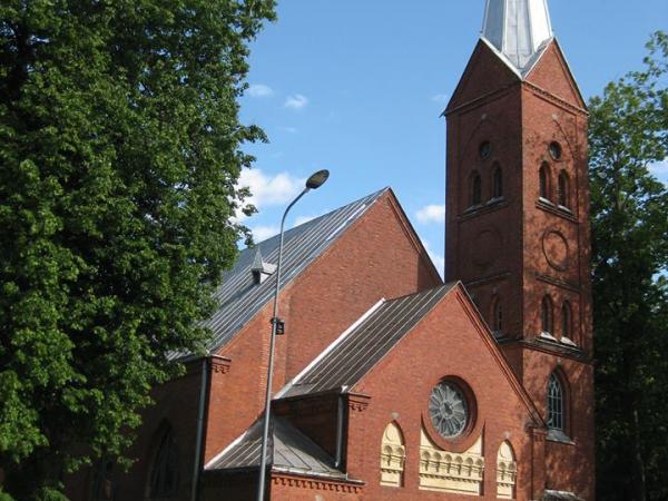 Rēzeknes Sv. Trīsvienības evaņģēliski luteriskā baznīca mūsdienās. Foto: B.Pazāne, 2017.gada jūnijs. Rēzeknes Sv. Trīsvienības evaņģēliski luteriskā baznīca mūsdienās. Foto: B.Pazāne, 2017.gada jūnijs.