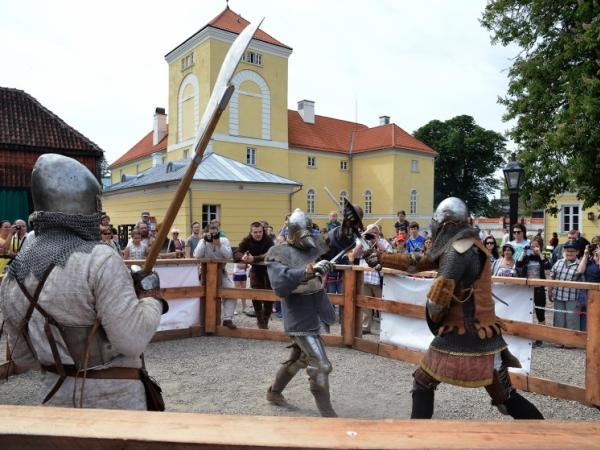 Bruņinieku turnīrs Ventspilī. Attēls: ventspils.lv.