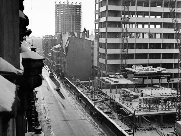 Gunārs Binde. Sadzīves pakalpojumu nama “Rīgas modes” un viesnīcas “Latvija” celtniecība. 1971.