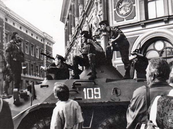 1991. gada 21. augusts, PSRS puča laikā Latvijā. Fotogrāfs Laimonis Martinsons. LNVM krājums