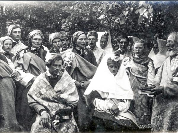Attēls no Liepājas muzeja krājuma fondiem – Kadri no 1931. gadā uzņemtās etnogrāfiskās filmas “Kāzas Nīcā”. Režisors Aleksandrs Rusteiķis.
