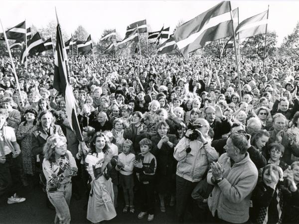 1990.g. 4. maijā Rīgā. Andas Krauzes foto.