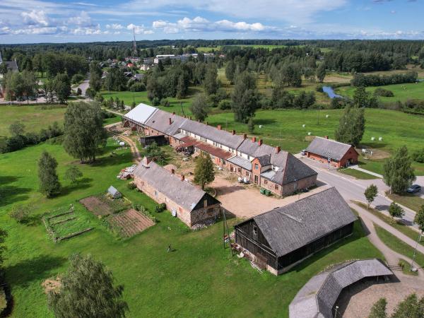 1. attēls. Jaunpiebalgas krogs. Skats no DA puses. Cēsu novads, Jaunpiebalga. 2024.g. 14. augusts. V.Grīviņa foto.