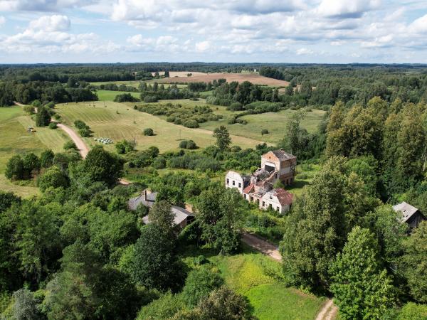 1. attēls. Rites kroga vieta. Jēkabpils novads, Rites pagasts, “Bērziņi”. 2023. gada 9. augusts. V. Grīviņa foto.