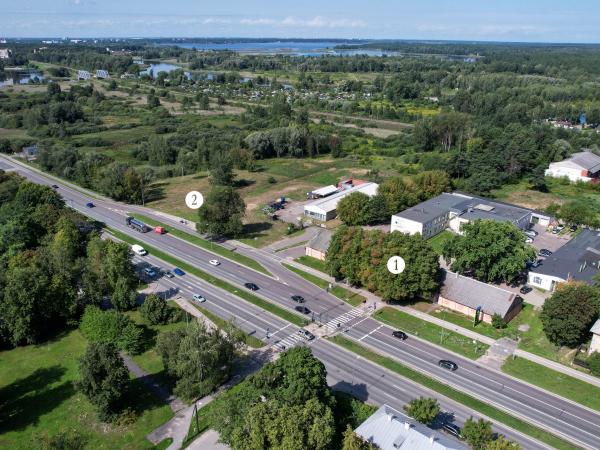 1. attēls. Mūra krogs (1) un Dambja kroga vieta (2). Rīga, Baloži. 2023. gada 11. augusts. V. Grīviņa foto.