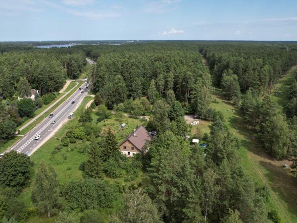 1. attēls. “Krasti” – bijušais Kauču krogs. Ropažu novads, Garkalnes pagasts. 2023. gada 11. augusts. V. Grīviņa foto.