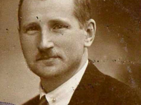 Attēls no 1927. gadā izsniegtās Latvijas Republikas pases