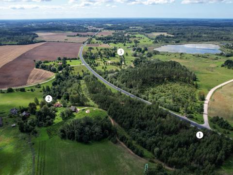 1. attēls. Grašu kroga vieta (1), Grašu dzirnavas (2) un aptuvenā Kallītes kroga vieta vecās Rīgas–Valmieras lielceļa trases malā (3). Krimuldas pagasts, Siguldas novads. 2023. gada 12. augusts. V. Grīviņa foto.