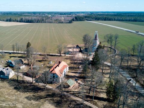 Rubenes baznīca un mācītājmuiža skatā no putna lidojuma. Kocēnu pagasts. 2020.g. 26.marts. V.Grīviņa foto